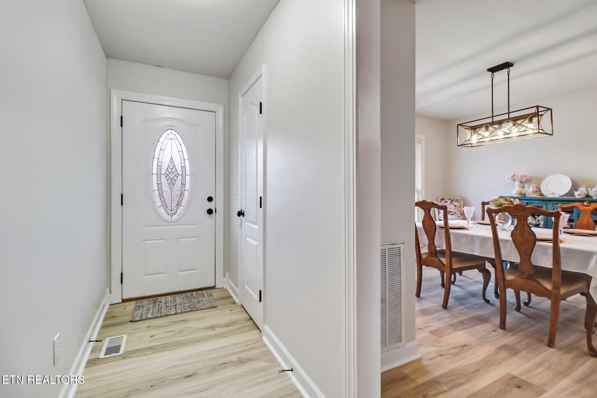93 Tower Way Allardt, TN 38504 - Photo 10 of 40 a view of a livingroom with furniture and wooden floor