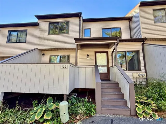 $2,100 | 122 Cottonwood Road, Unit 122, Newington, CT 06111