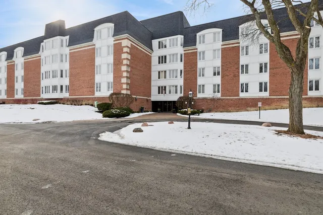 $258,000 | 175 Lake Boulevard, Unit 345, Buffalo Grove, IL 60089