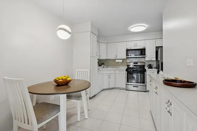 $258,000 | 175 Lake Boulevard, Unit 345, Buffalo Grove, IL 60089