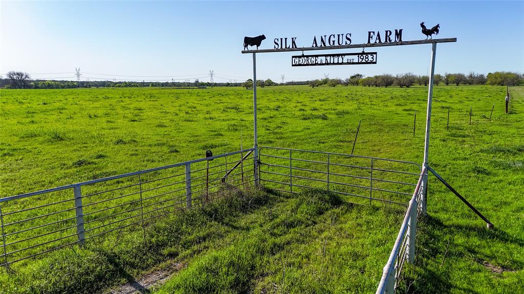 2007 Valley View Valley View, TX 76272 - Photo 8 of 10 View of yard with a rural view