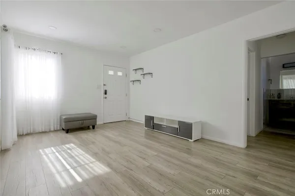 $2,000 | 5945 Willowcrest Avenue, North Hollywood, CA 91601