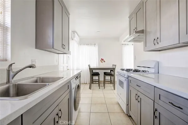 $2,000 | 5945 Willowcrest Avenue, North Hollywood, CA 91601