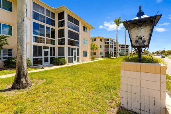 $399,000 | 200 The Esplanade North, Unit C14, Venice, FL 34285