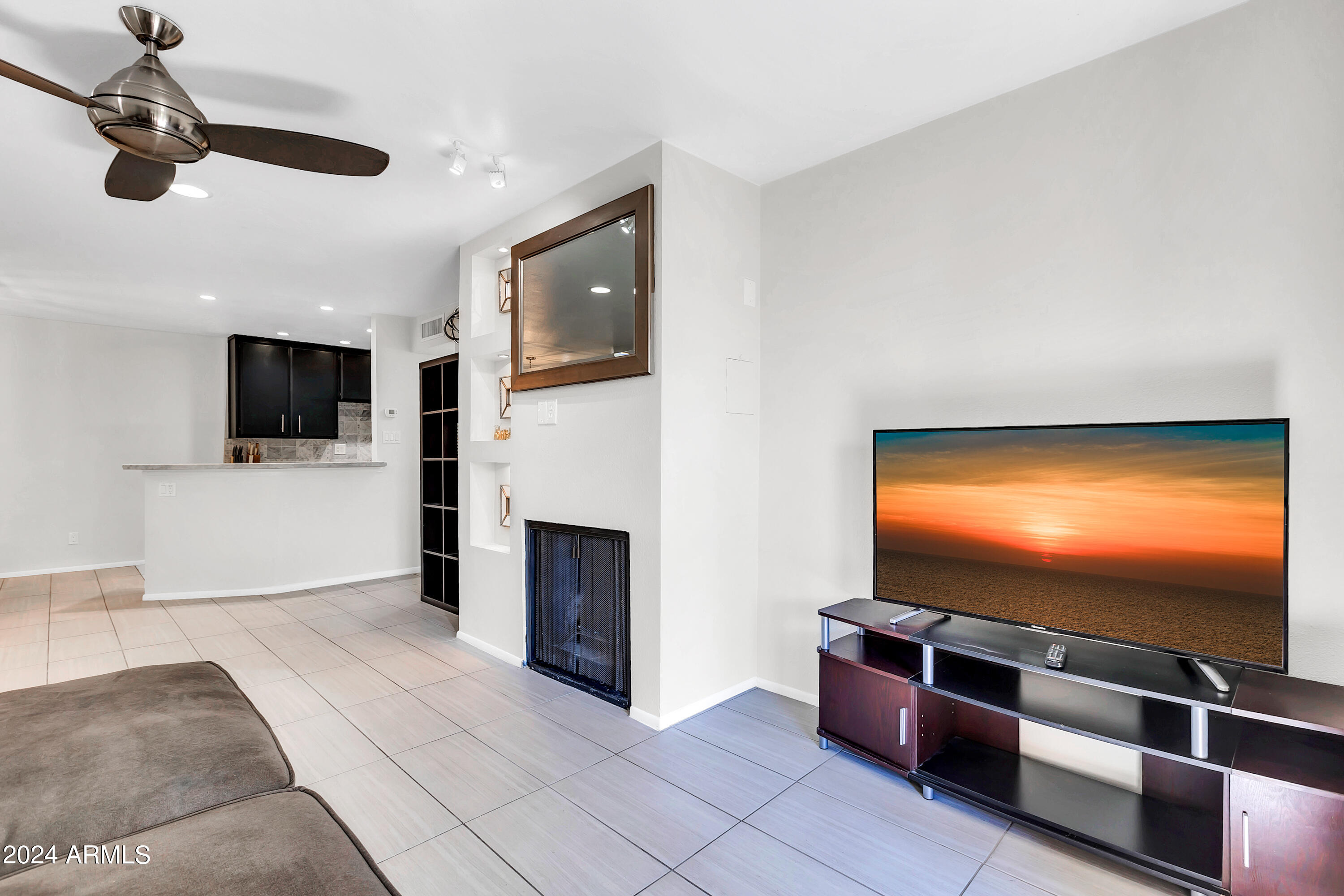 5525 East Thomas Road, Unit F10 Phoenix, AZ 85018 - Photo 12 of 35 5525 E Thomas Rd edits2-3
