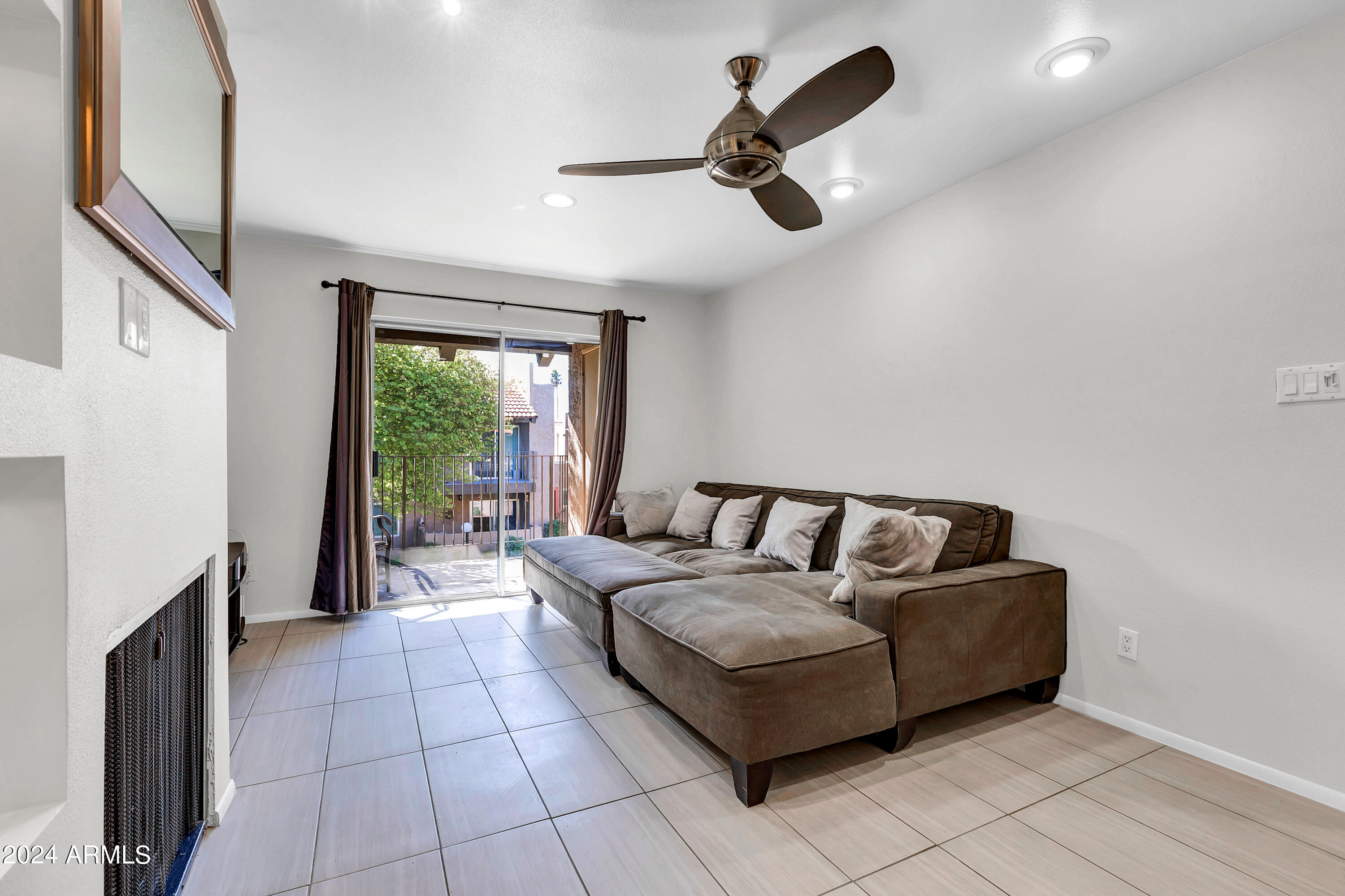 5525 East Thomas Road, Unit F10 Phoenix, AZ 85018 - Photo 13 of 35 5525 E Thomas Rd edits2-5