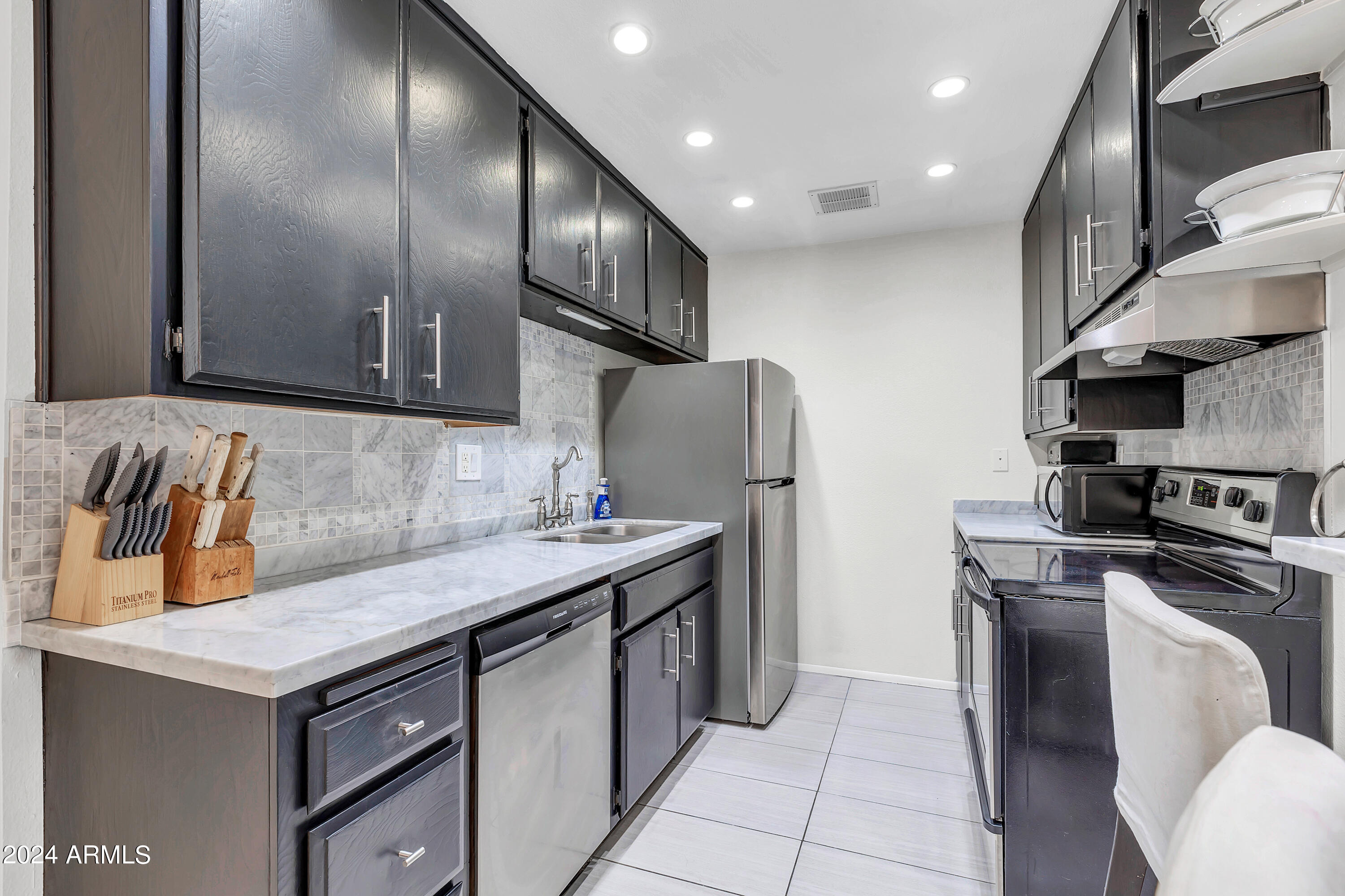 5525 East Thomas Road, Unit F10 Phoenix, AZ 85018 - Photo 2 of 35 5525 E Thomas Rd edits2-12
