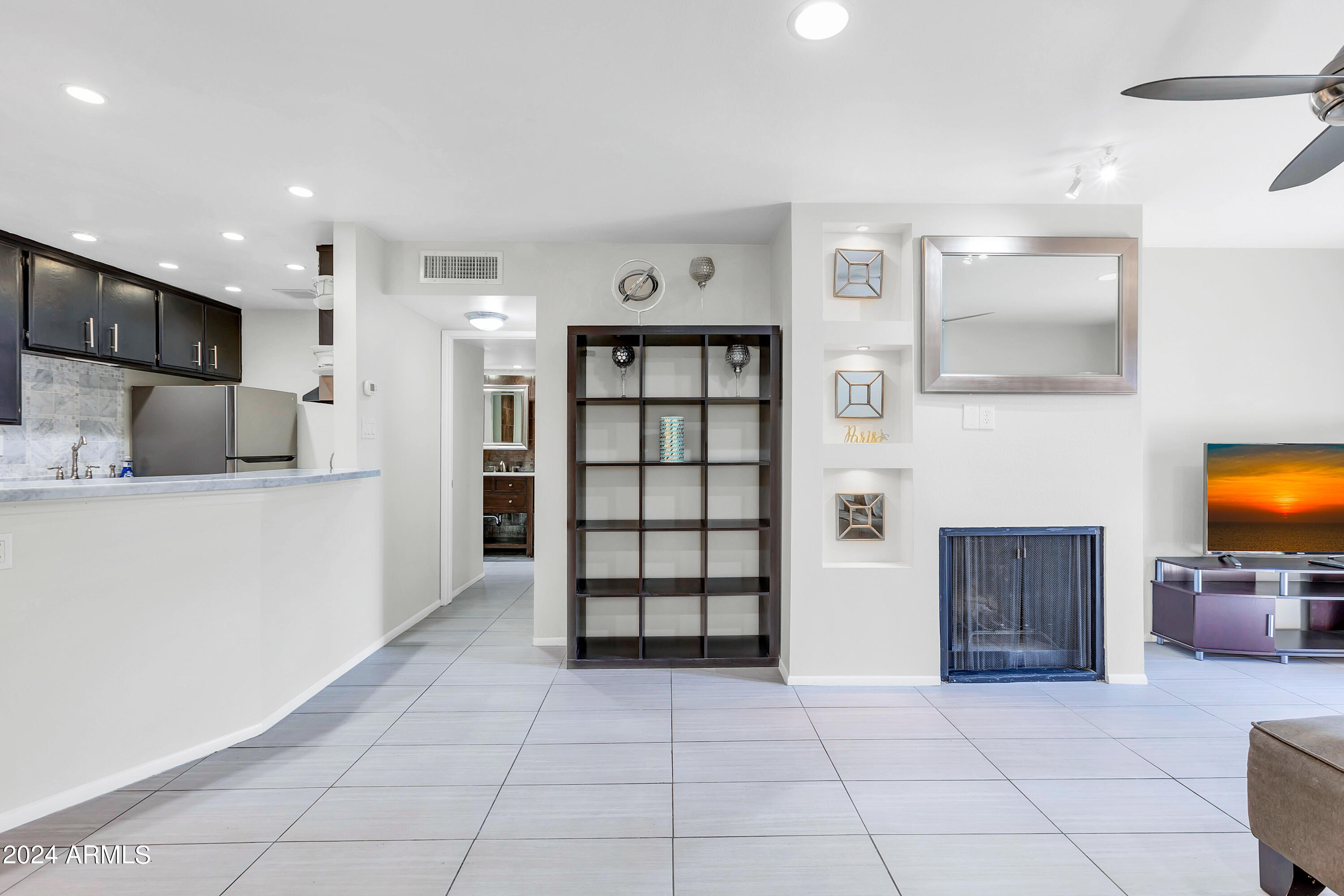 5525 East Thomas Road, Unit F10 Phoenix, AZ 85018 - Photo 5 of 35 5525 E Thomas Rd edits2-7