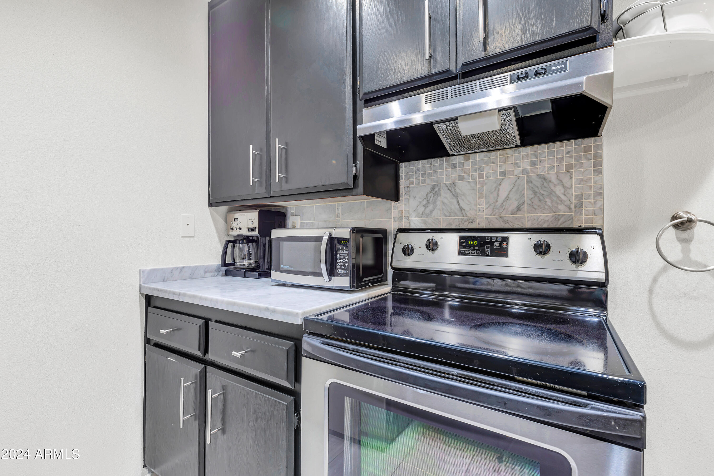 5525 East Thomas Road, Unit F10 Phoenix, AZ 85018 - Photo 8 of 35 5525 E Thomas Rd edits2-10