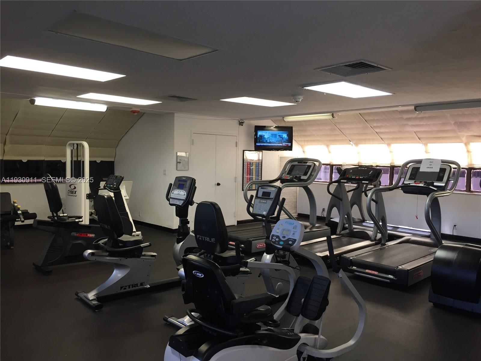 201 Crandon Boulevard, Unit 341 Key Biscayne, FL 33149 - Photo 21 of 25 a view of a room with gym equipment