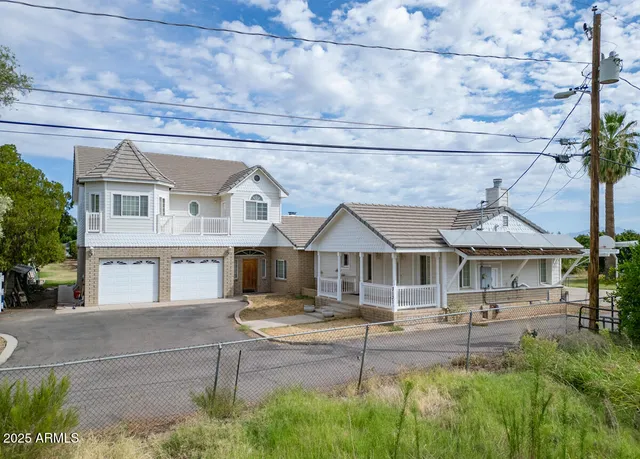 $950,000 | 3131 North Gilbert Road, Unit H, Mesa, AZ 85203