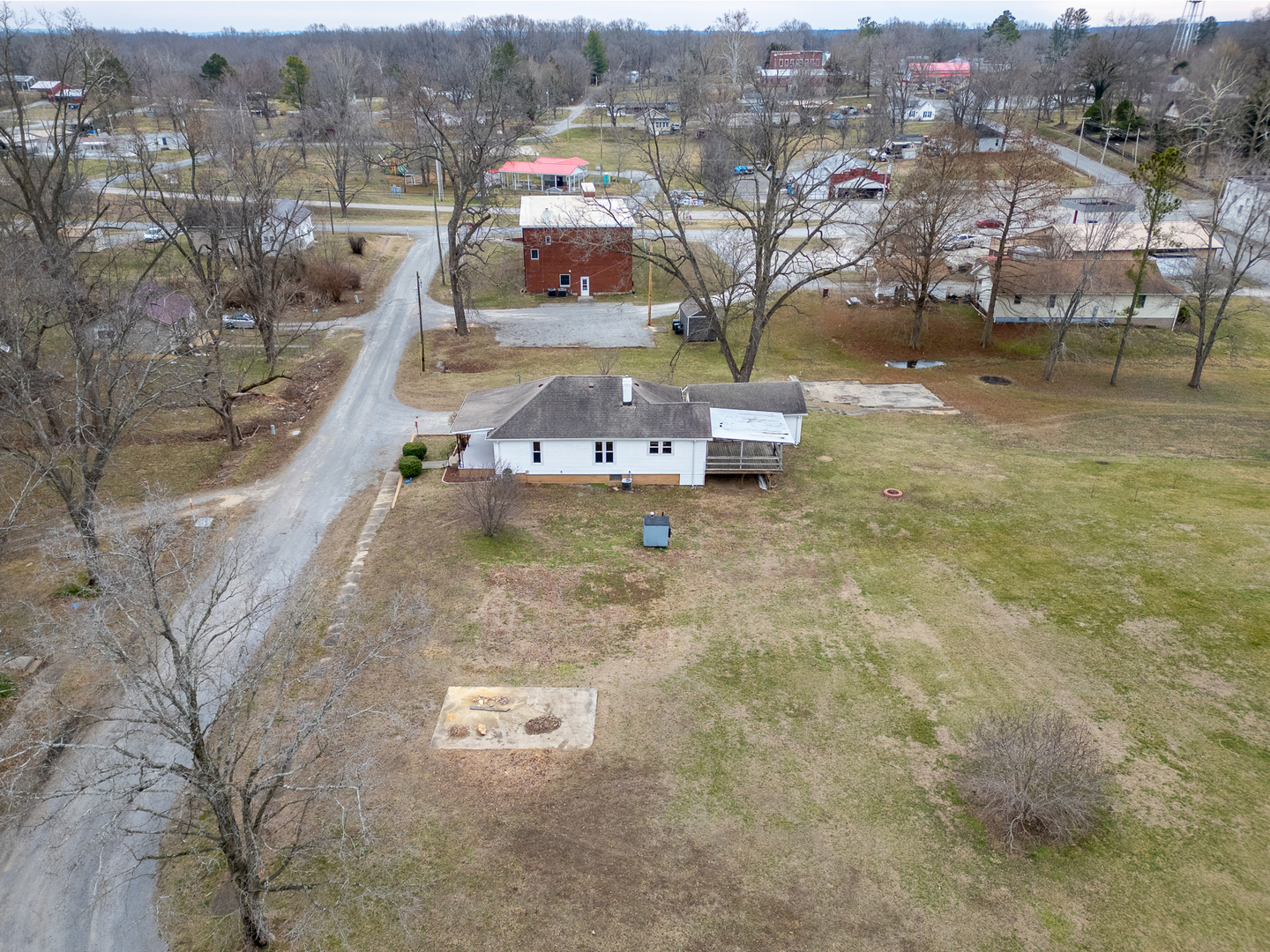 107 Seminary Street Creal Springs, IL 62922 - Photo 3 of 43 a view of a city