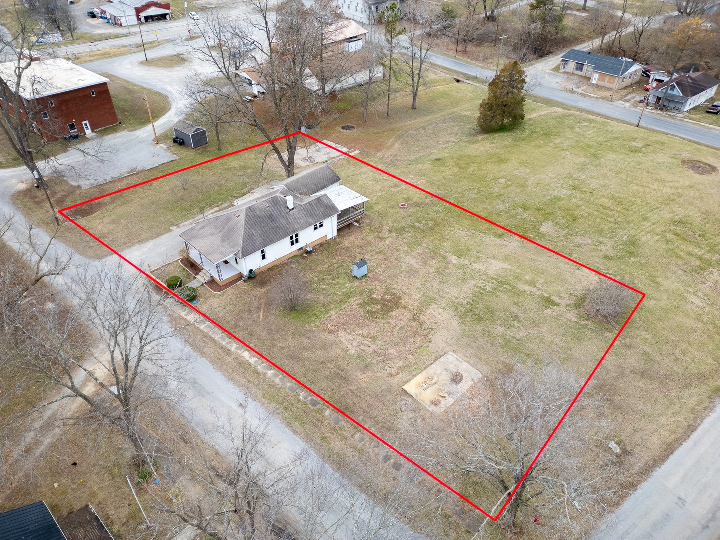 107 Seminary Street Creal Springs, IL 62922 - Photo 4 of 43 a view of a living room