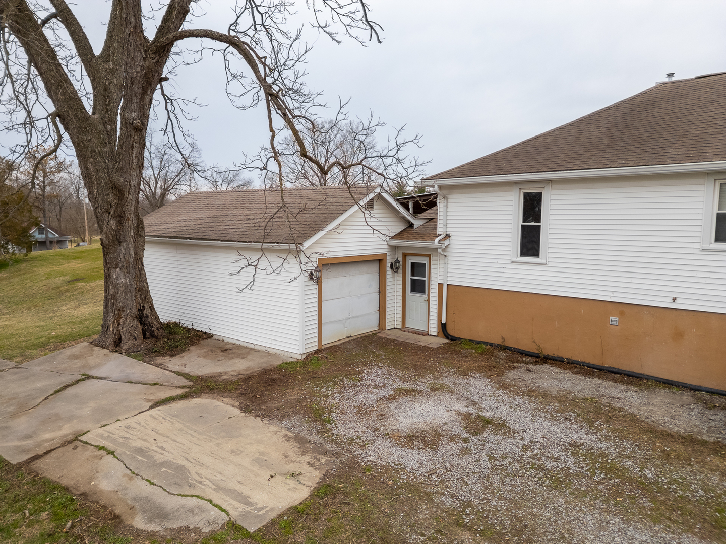 107 Seminary Street Creal Springs, IL 62922 - Photo 7 of 43 a view of a house with a yard and garage