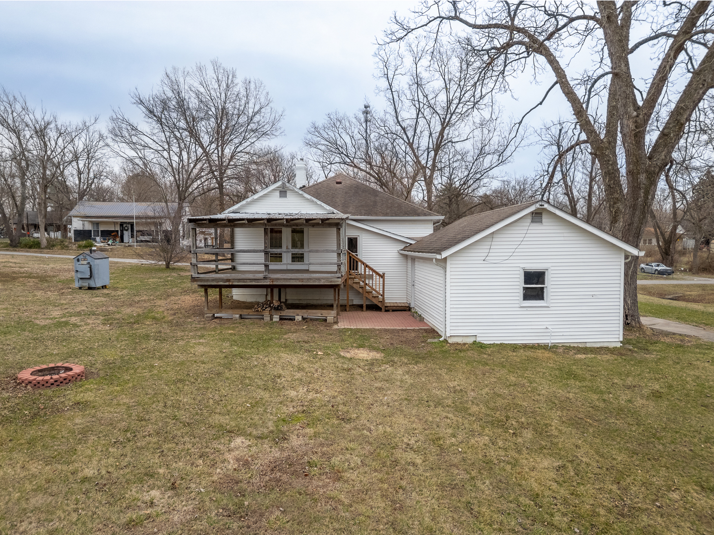 107 Seminary Street Creal Springs, IL 62922 - Photo 9 of 43 a house that has a tree in front of it