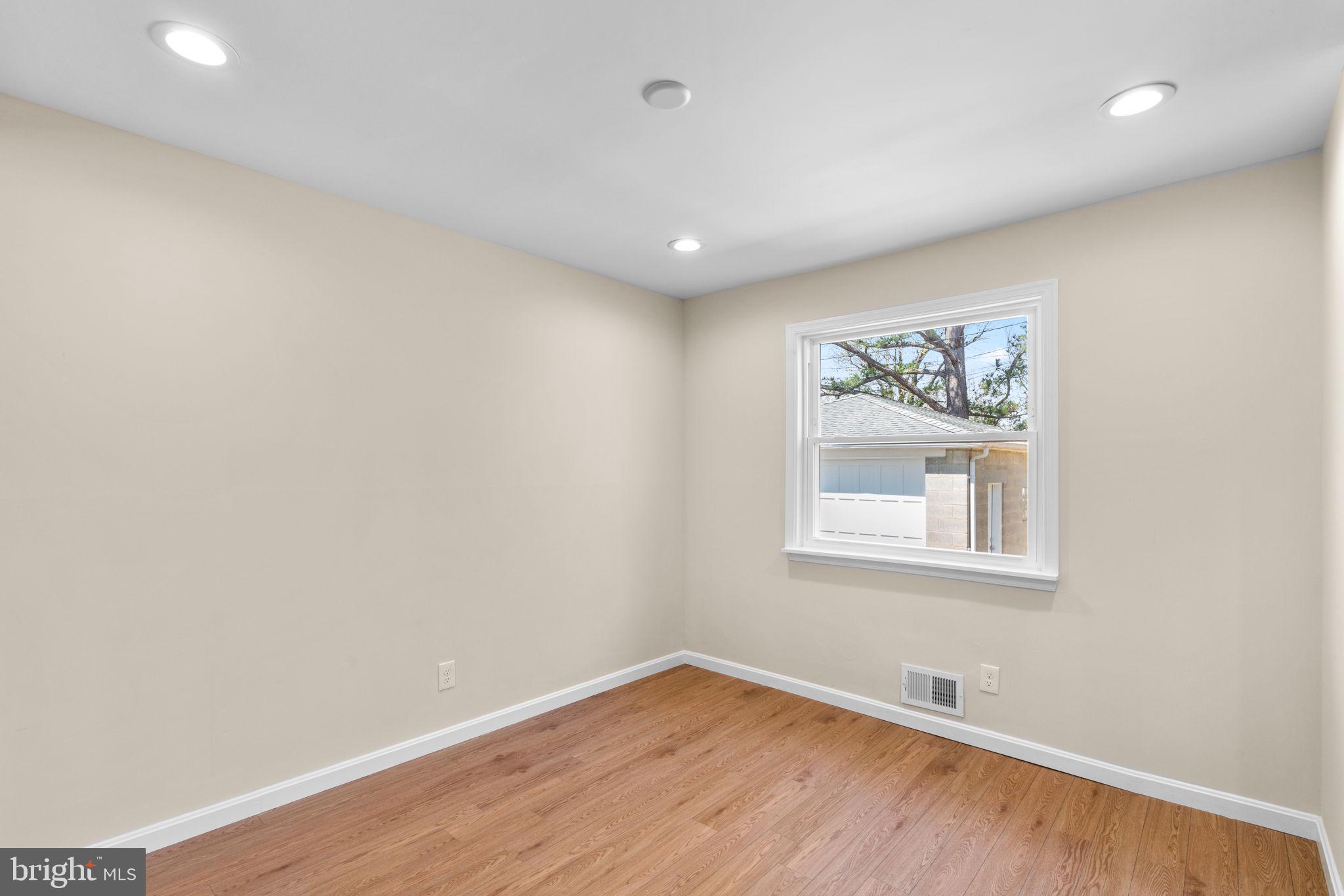 7134 Bexhill Road Windsor Mill, MD 21244 - Photo 14 of 34 an empty room with a window