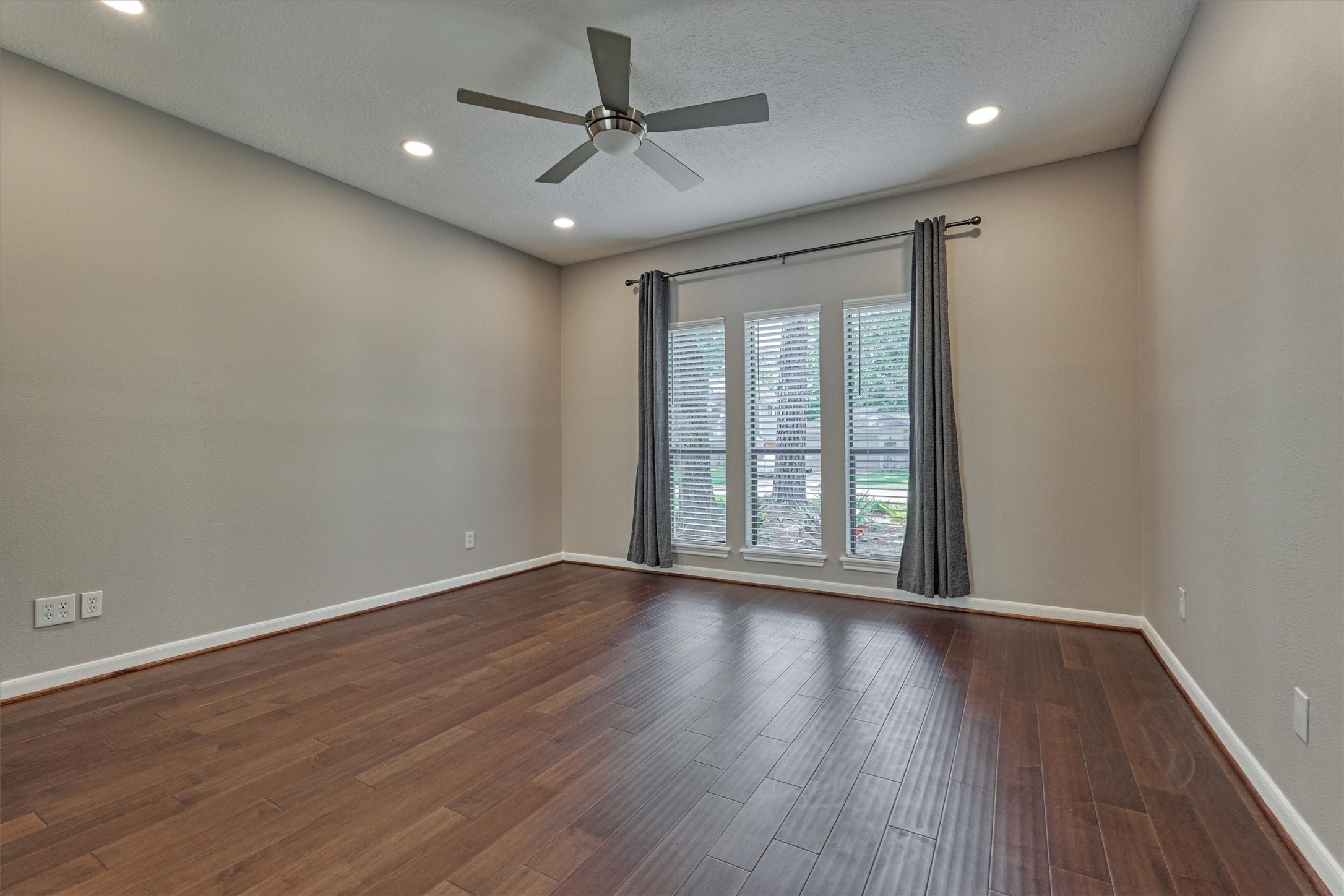 9 Southfork Pines Court Spring, TX 77381 - Photo 10 of 29 Gallery Image 10