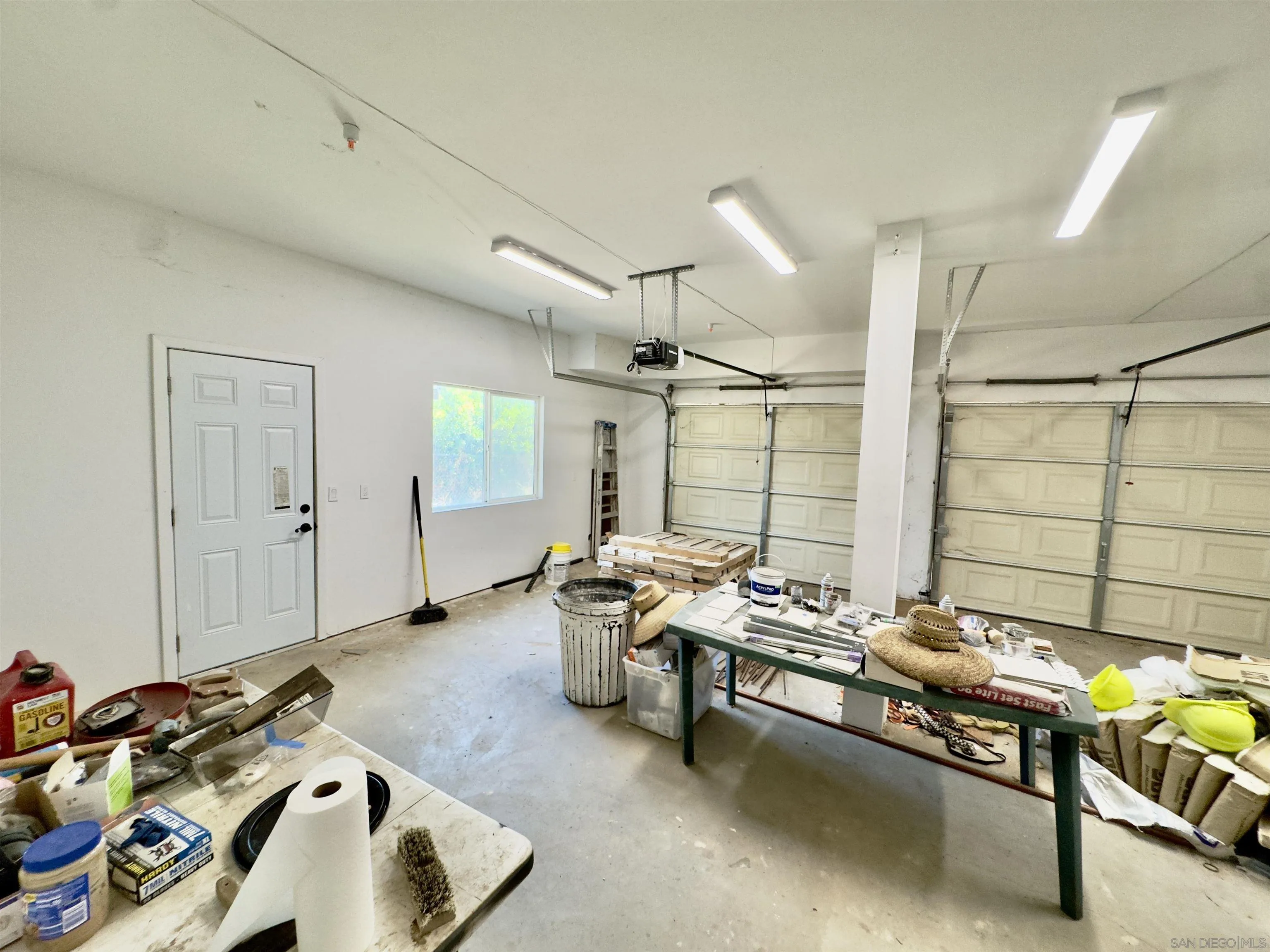 11677 Valle Vista Road Lakeside, CA 92040 - Photo 36 of 44 a room with furniture