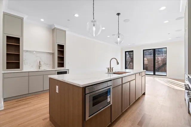 $1,350,000 | 3036 North Sheffield Avenue, Unit 1N, Chicago, IL 60657