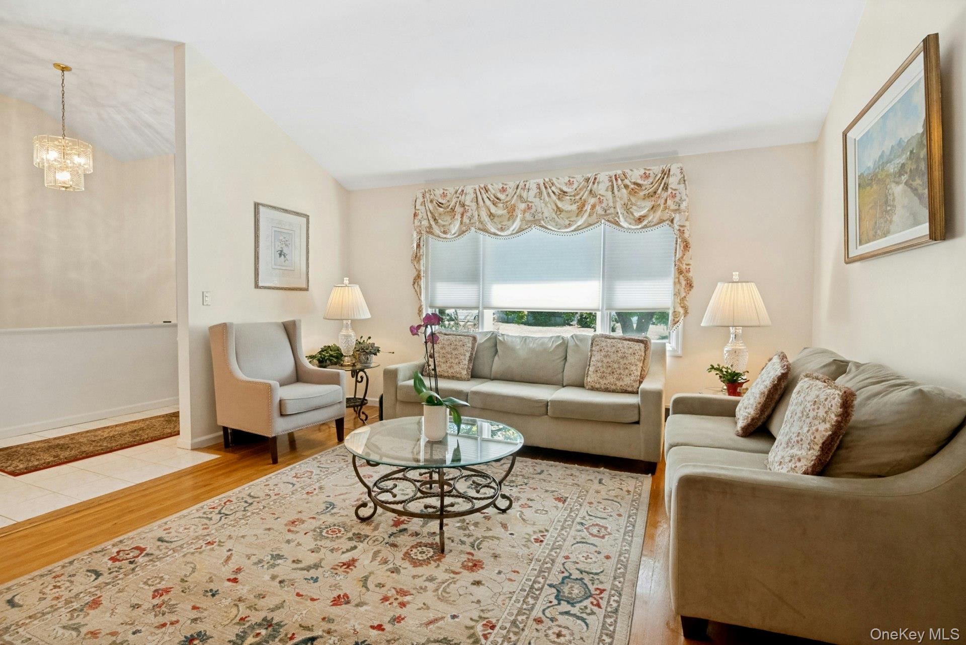 82 Holbrooke Road White Plains, NY 10605 - Photo 3 of 33