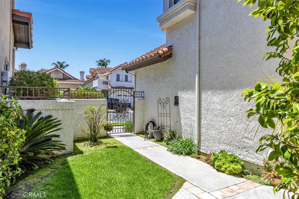 11 Finca San Clemente, CA 92672 - Photo 28 of 55 a house view with a garden space
