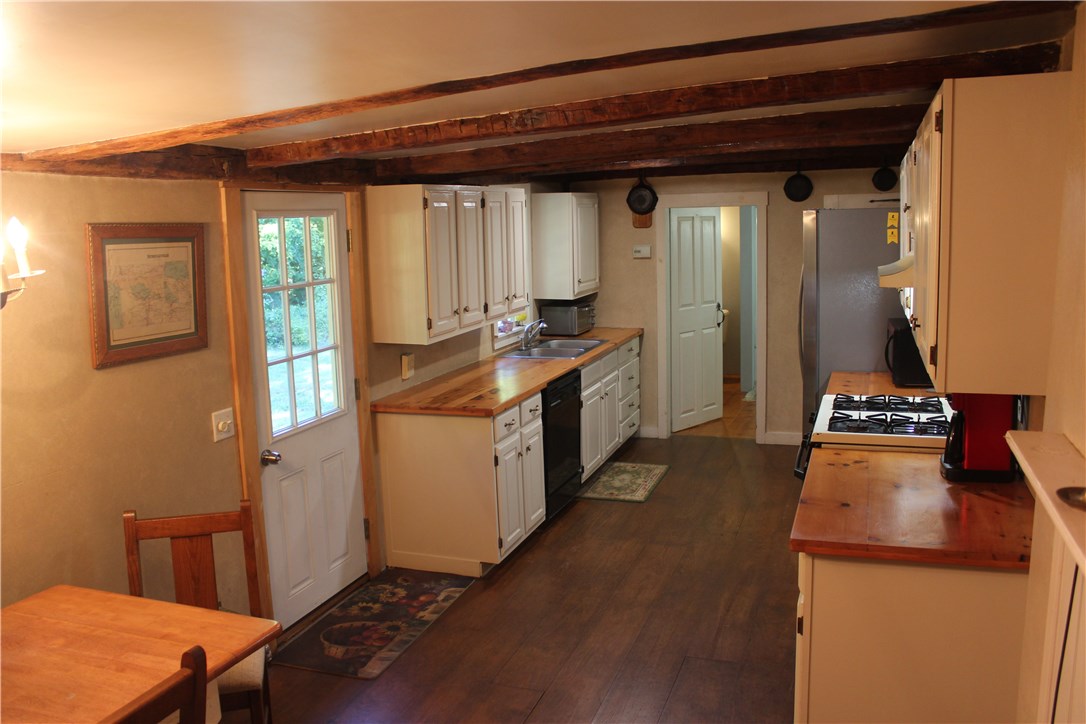 726 Reservoir Road Burrillville, RI 02859 - Photo 18 of 47