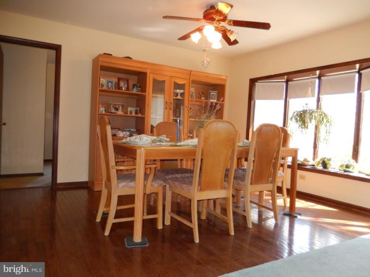 5240 Lake Road Newfield, NJ 08344 - Photo 7 of 24 Family Room