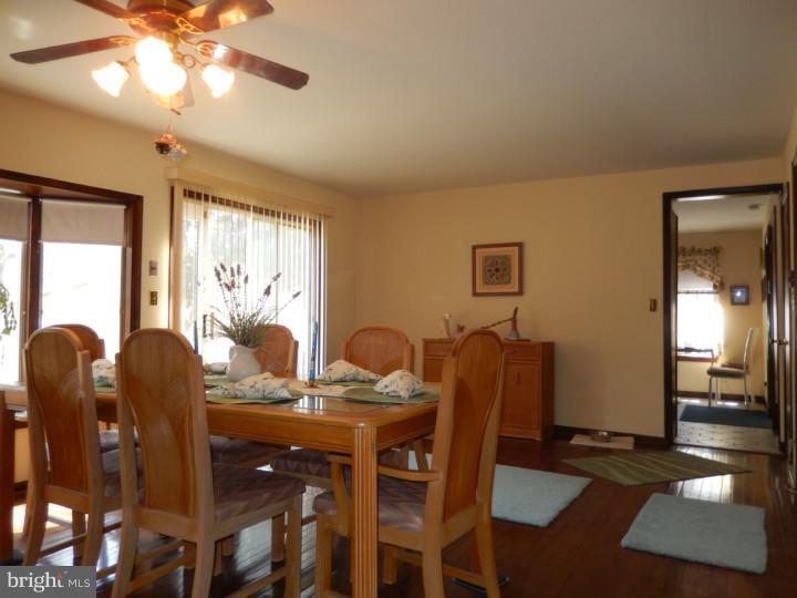 5240 Lake Road Newfield, NJ 08344 - Photo 8 of 24 Family Room