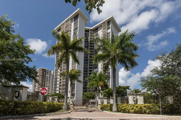 $2,400 | 18181 Northeast 31st Court, Unit 1910, Aventura, FL 33160