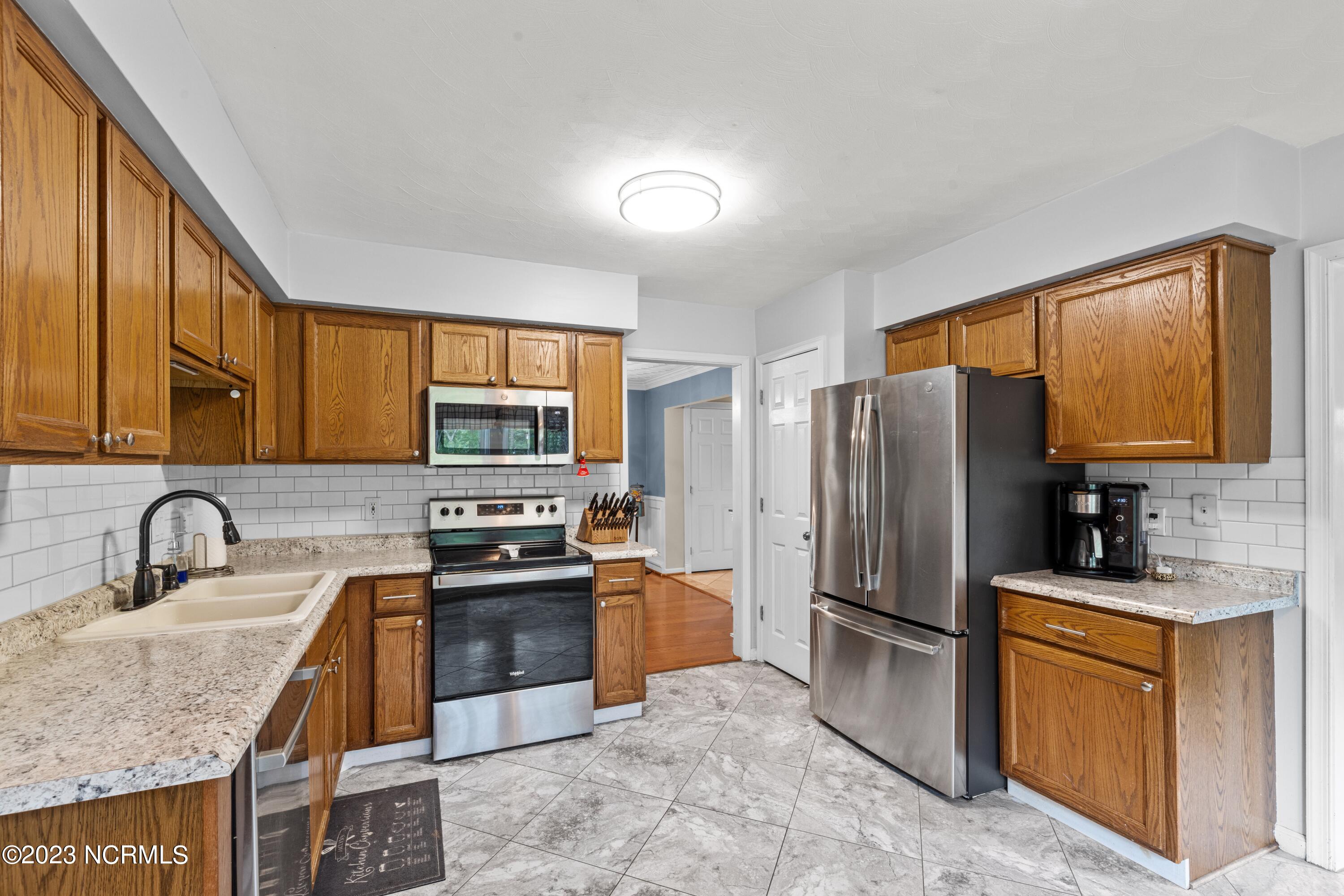 2334 Tulls Creek Road Moyock, NC 27958 - Photo 9 of 22 kitchen2