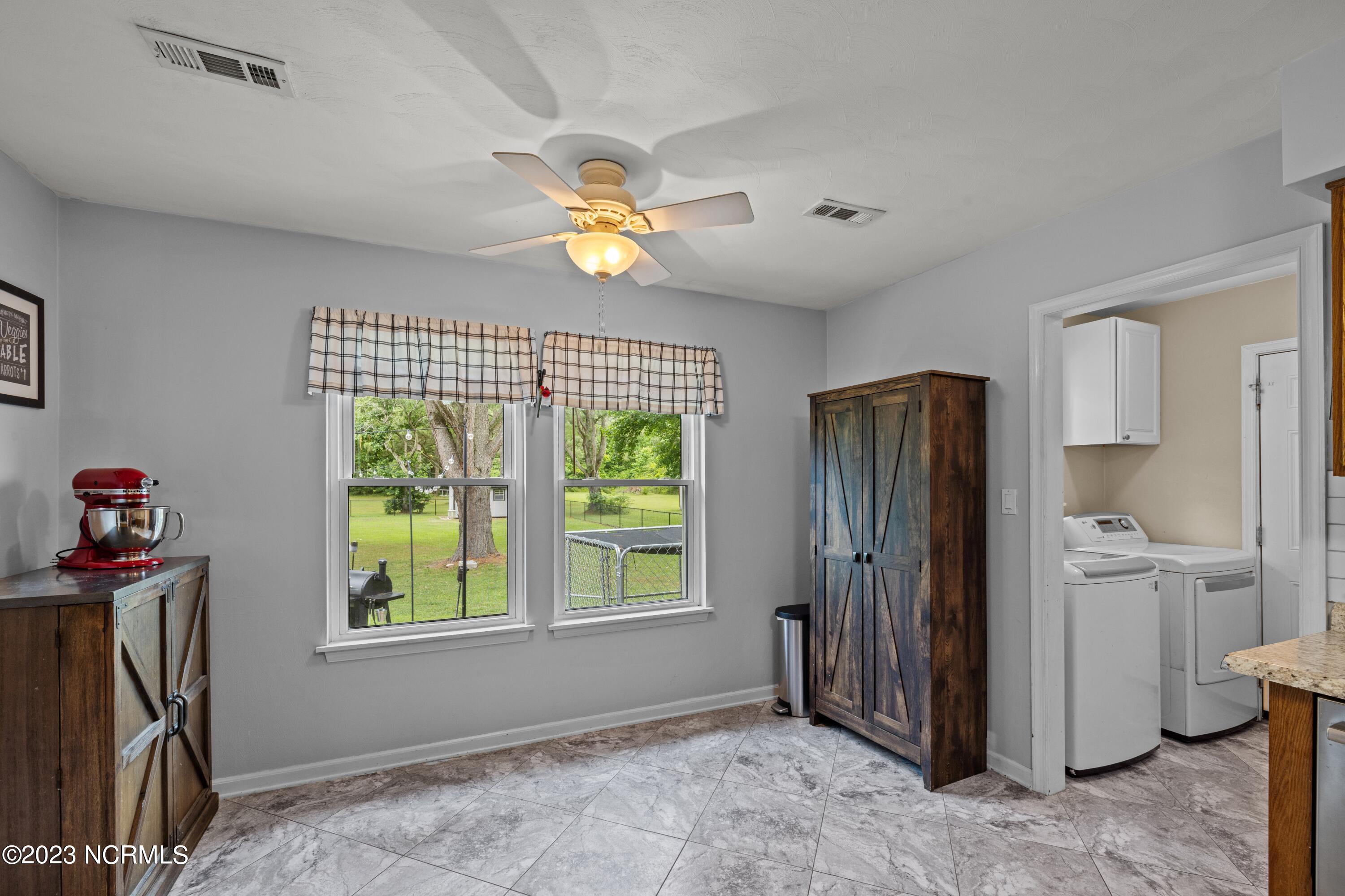 2334 Tulls Creek Road Moyock, NC 27958 - Photo 10 of 22 kitchen3