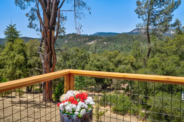 $925,000 | 52038 Road 426, Oakhurst, CA 93644