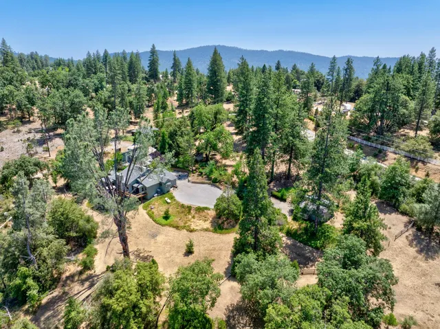 $925,000 | 52038 Road 426, Oakhurst, CA 93644