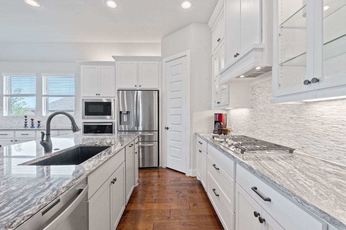 164 Mary Cornelia Cove Buda, TX 78610 - Photo 11 of 33