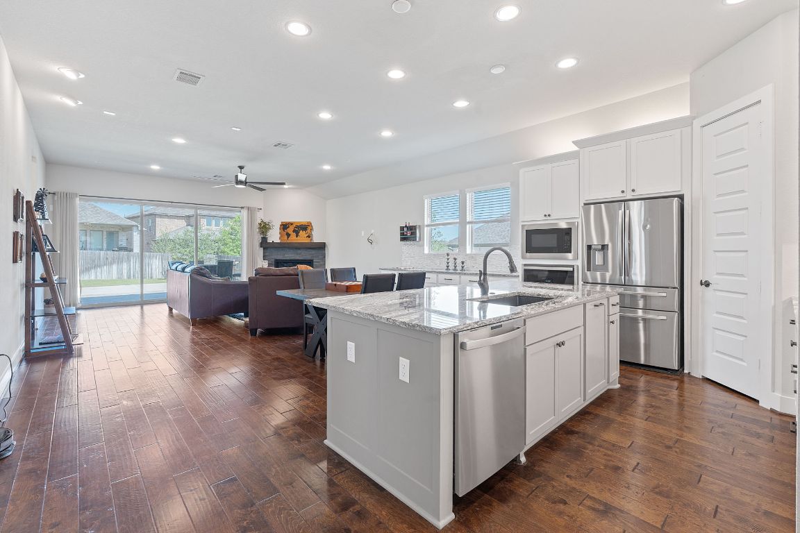 164 Mary Cornelia Cove Buda, TX 78610 - Photo 10 of 33