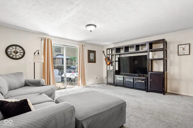 $185,000 | 11529 Sunset Cove Lane, Unit 11529, Indianapolis, IN 46236