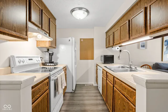 $185,000 | 11529 Sunset Cove Lane, Unit 11529, Indianapolis, IN 46236