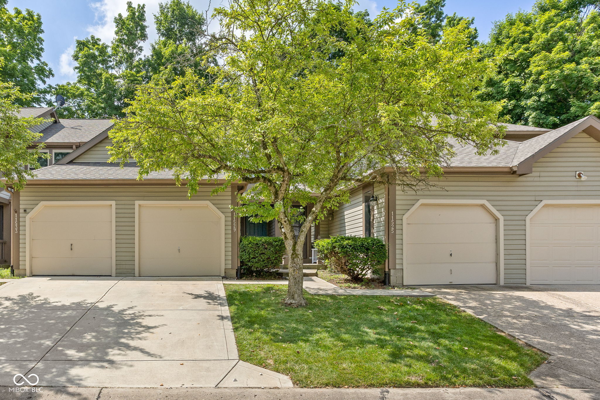 11529 Sunset Cove Lane, Unit 11529 Indianapolis, IN 46236 - Photo 2 of 32