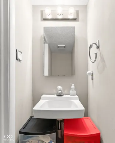 $185,000 | 11529 Sunset Cove Lane, Unit 11529, Indianapolis, IN 46236