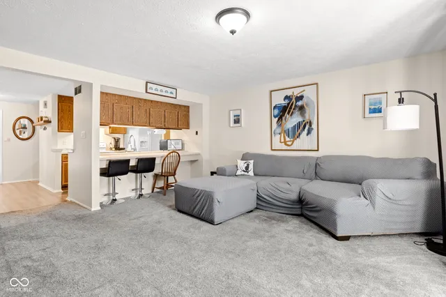 $185,000 | 11529 Sunset Cove Lane, Unit 11529, Indianapolis, IN 46236