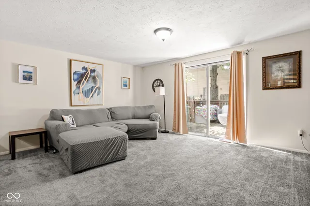 $185,000 | 11529 Sunset Cove Lane, Unit 11529, Indianapolis, IN 46236