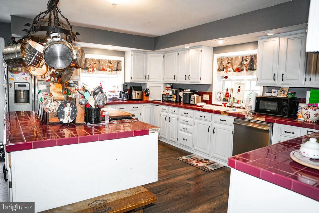 76 Northville Road Bridgeton, NJ 08302 - Photo 29 of 63 a kitchen that has a lot of cabinets in it