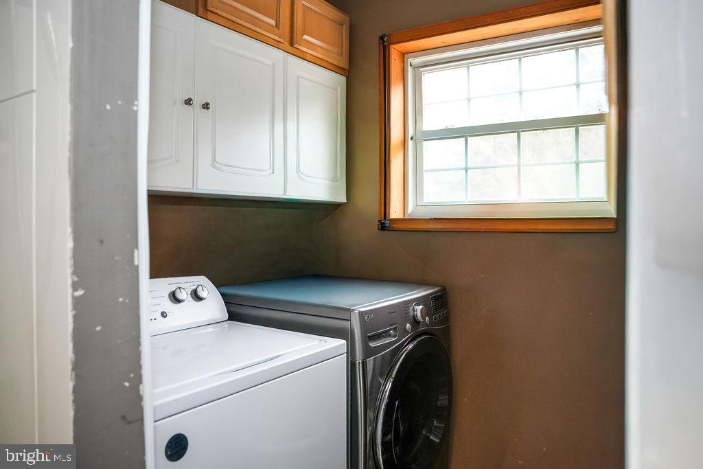 76 Northville Road Bridgeton, NJ 08302 - Photo 41 of 63 a utility room with dryer and washer