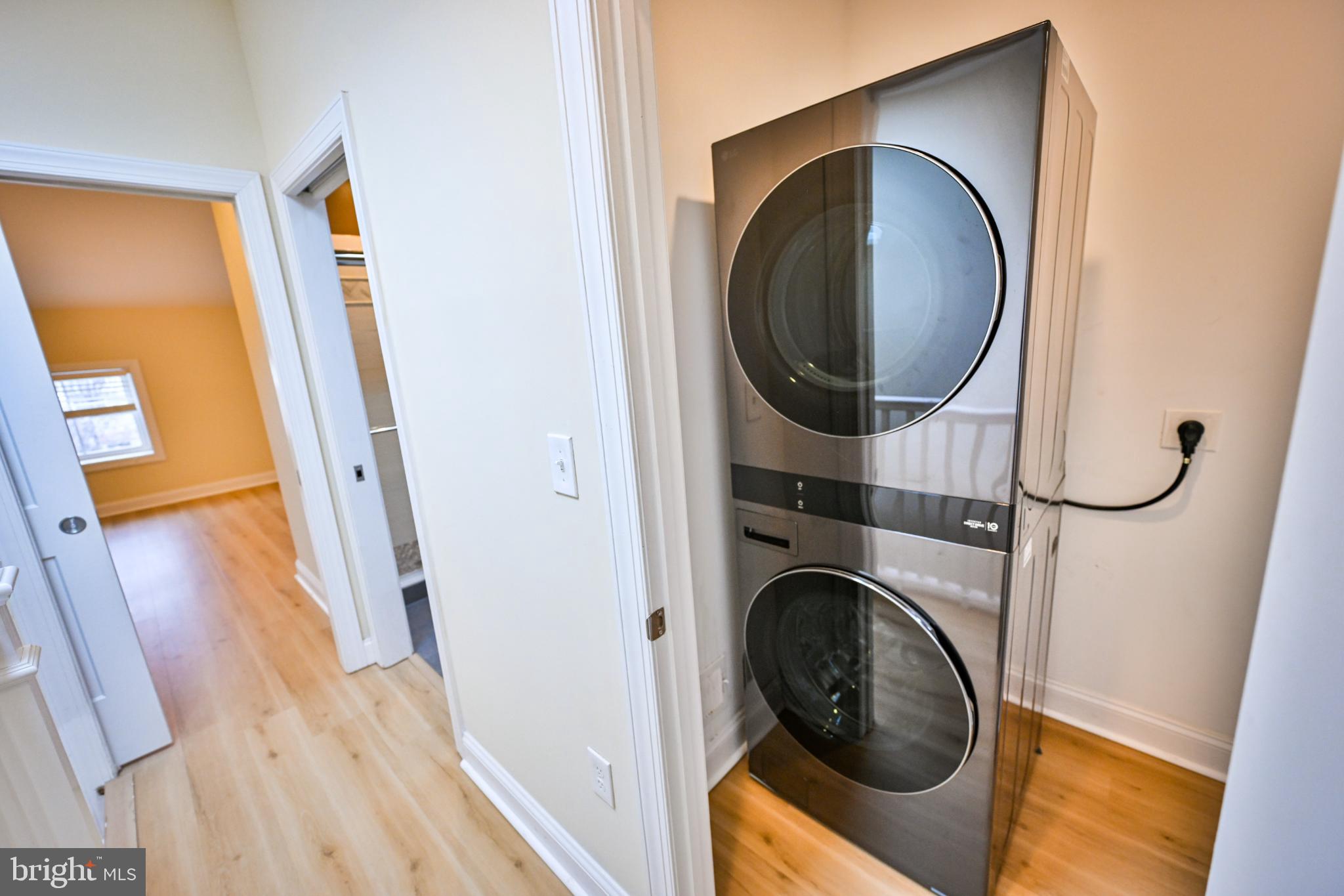 907 Stiles Street, Unit B Baltimore, MD 21202 - Photo 18 of 26 In-unit washer and dryer