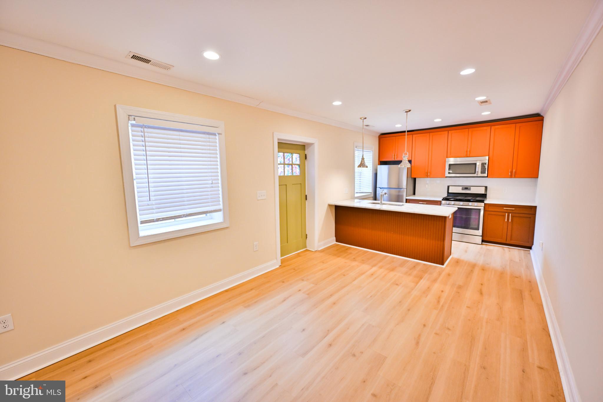 907 Stiles Street, Unit B Baltimore, MD 21202 - Photo 8 of 26 Living Room