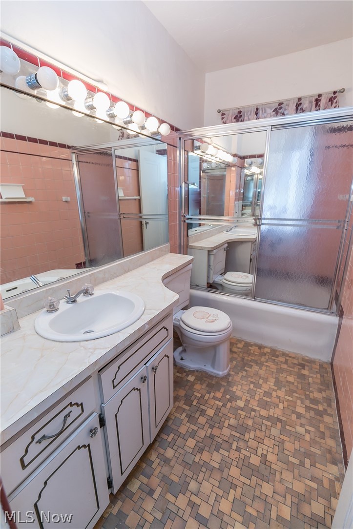 3686 Lindholm Road Cleveland, OH 44120 - Photo 8 of 24