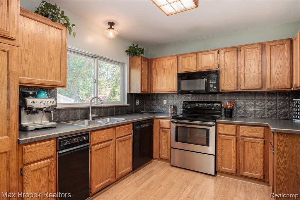 1176 Eaton Road Berkley, MI 48072 - Photo 13 of 25