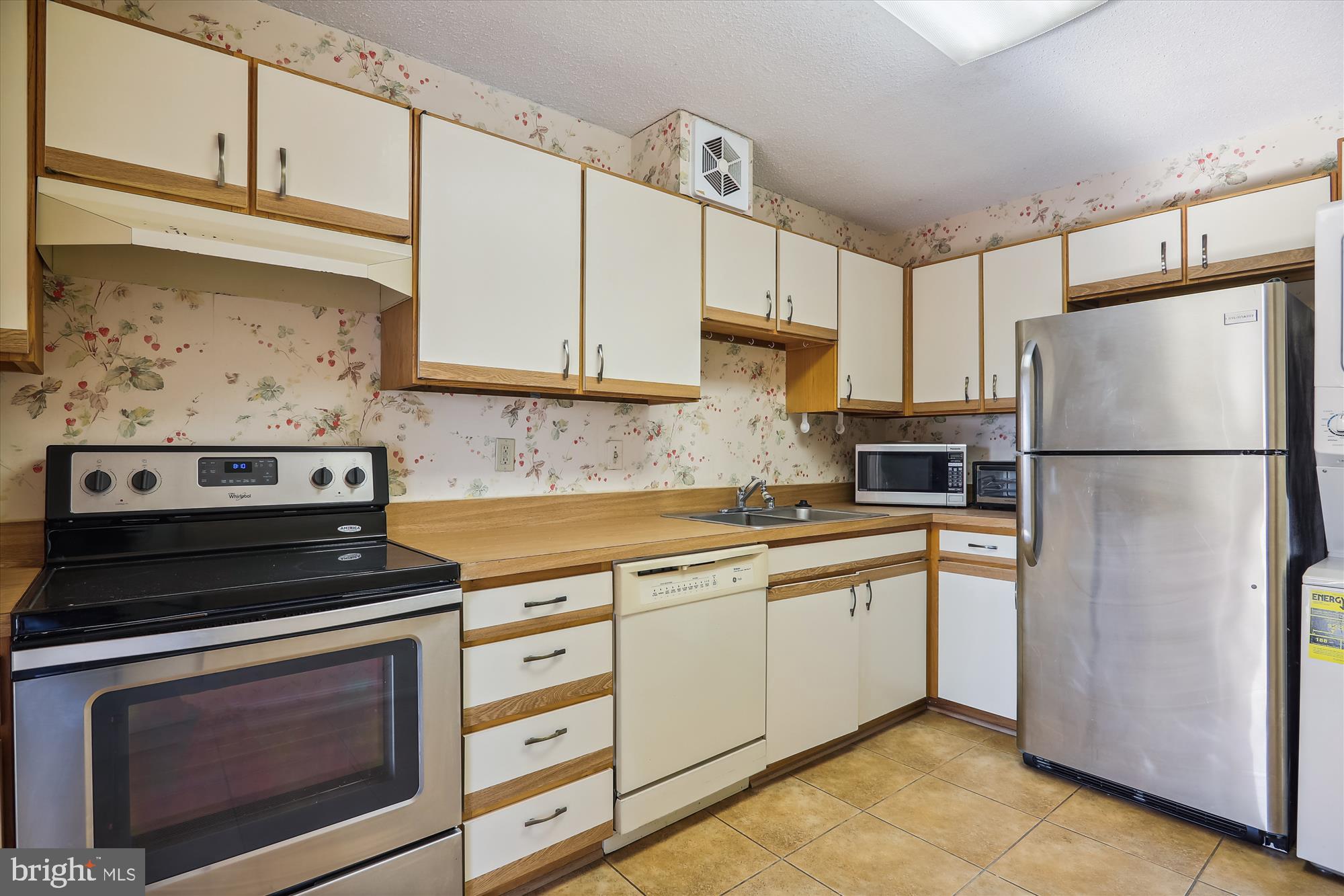 15107 Interlachen Drive, Unit 2916 Silver Spring, MD 20906 - Photo 13 of 30 Kitchen