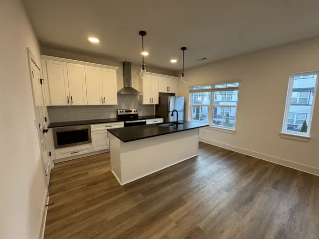 $2,675 | 700 North Dupont Avenue, Unit 321, Madison, TN 37115