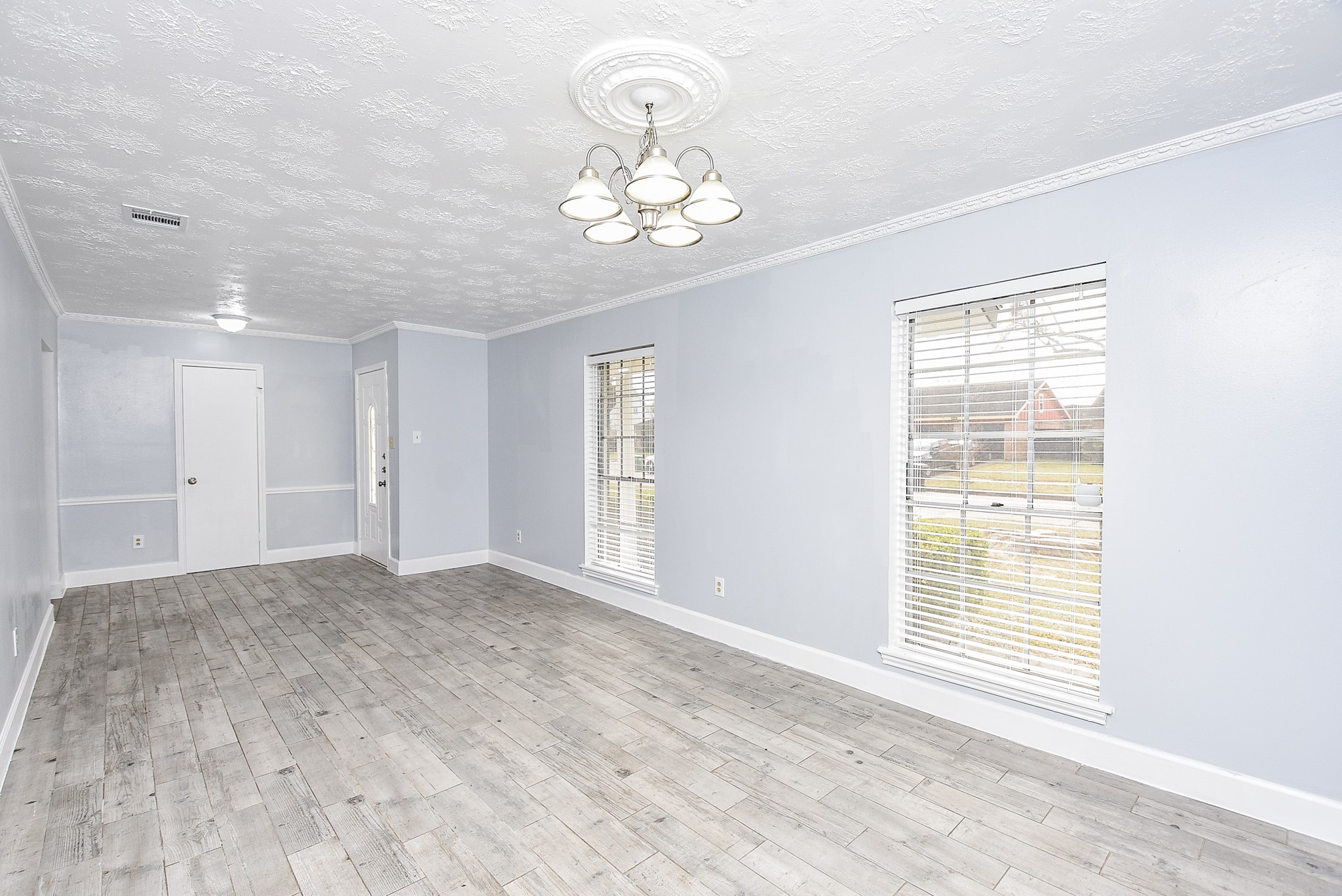 11623 Kirkhollow Drive Houston, TX 77089 - Photo 12 of 32 a view of an empty room with a window